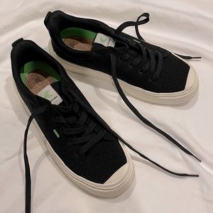 Cariuma ISI Black Knit